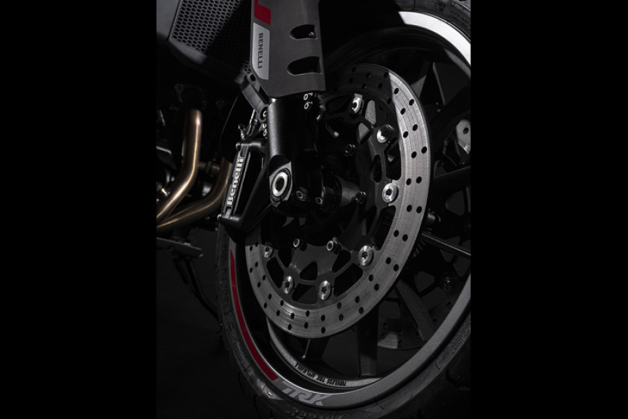 Benelli TRK 702cc 